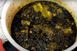 طرز تهیه خورشت قورمه سبزی با گوشت قلقلی