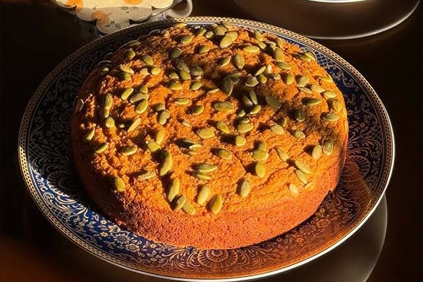 طرز تهیه کیک کدو حلوایی در قابلمه با شیره انگور