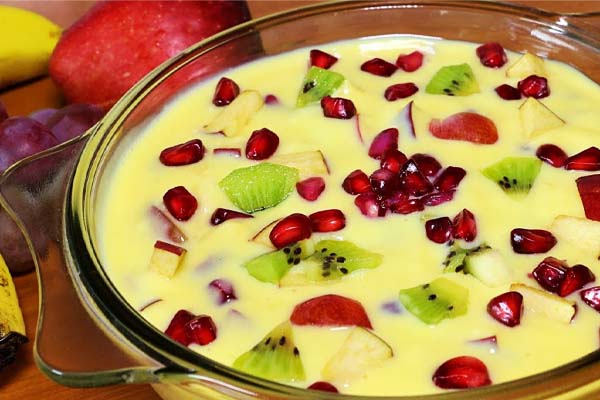 طرز تهیه کاسترد ساده با شیر و میوه