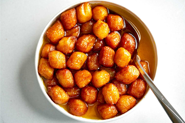 بامیه بدون تخم مرغ غوطه ور در شربت 