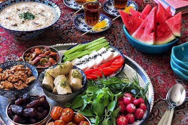 سفره افطاری و سخری و تزیین ان