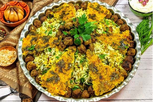 کلم پلو شیرازی یکی از غذاهای مناسب شب یلدا