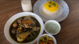 طرز تهیه خورش آلو اسفناج مجلسی با مرغ