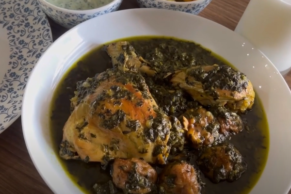 خورشت آلو اسفناج با مرغ مجلسی