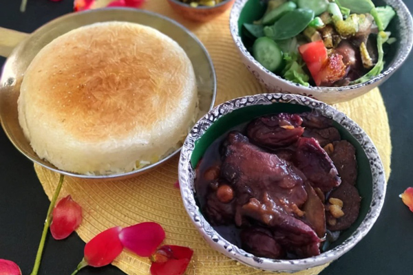 سرو مرغ و آلو با رب انار