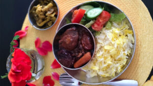 طرز تهیه مرغ و آلو با رب انار