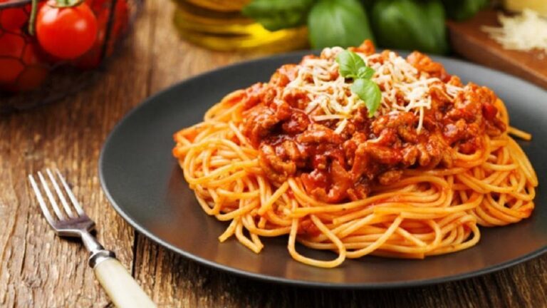 طرز تهیه ماکارونی با گوشت و سویا