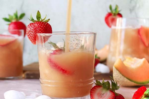 اسموتی طالبی و توت فرنگی