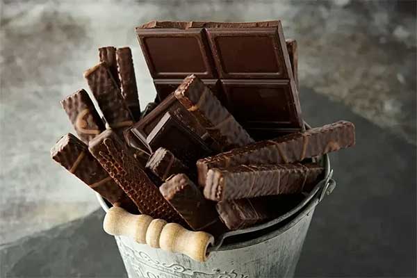 شکلات تلخ در شکل های مختلف