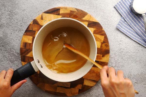 درست کردن شربت برای باقلوا رولی