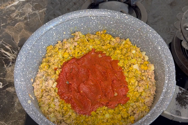 مراحل طرز تهیه استانبولی با گوشت چرخ کرده