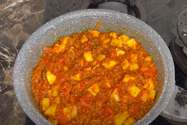 مراحل طرز تهیه استانبولی با گوشت چرخ کرده