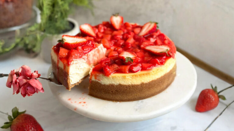 طرز تهیه چیز کیک توت فرنگی