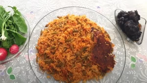 دمی گوجه با لوبیا سبز آماده سرو شده