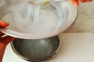 رد کردن نشاسته از آبکش