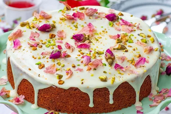 کیک گل محمدی با مربا گل محمدی