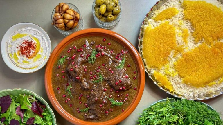 طرز تهیه فسنجان با گوشت قلقلی و کدو حلوایی