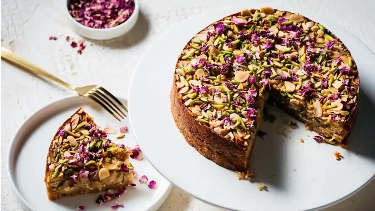 طرز تهیه کیک گل محمدی