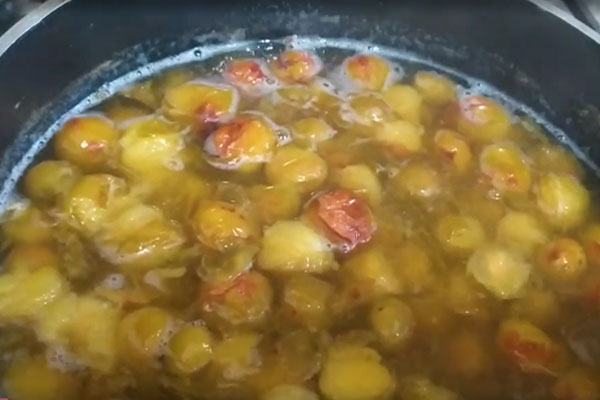 پختن گوجه سبز برای لواشک