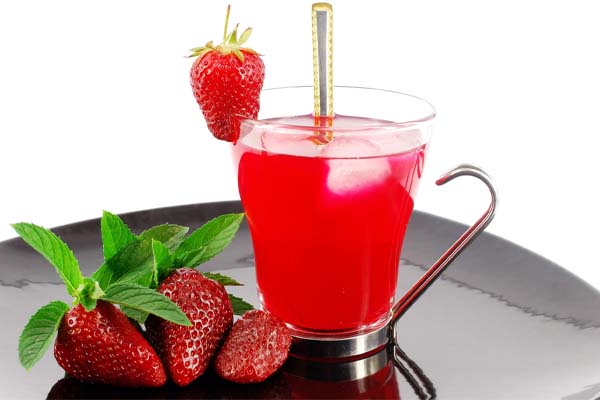 شربت سکنجبین توت فرنگی و زنجبیل