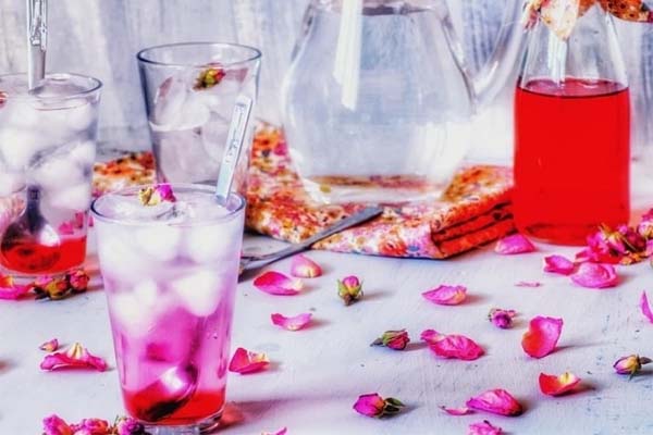 شربت سکنجبین گل محمدی و هل