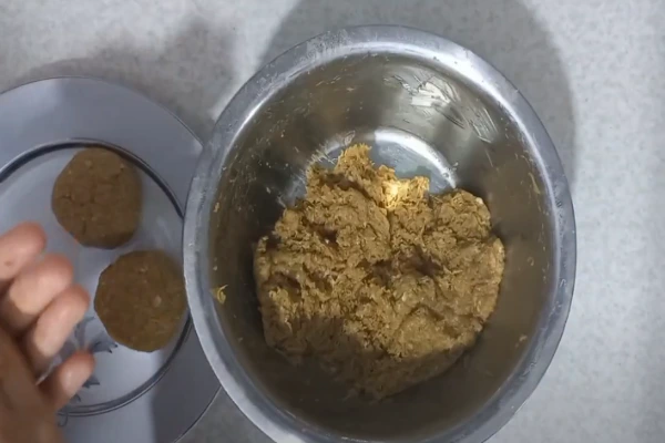 شکل‌دهی و سرخ کردن مواد تتالی