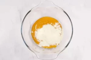 افزودن شیر خشک در تهیه بستنی انبه