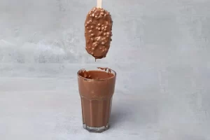 روکش کردن بستنی چوبی شکلاتی