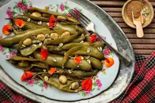 طرز تهیه باقالی پخته با پوست