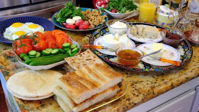 یک صبحانه کلاسیک سالم ایرانی