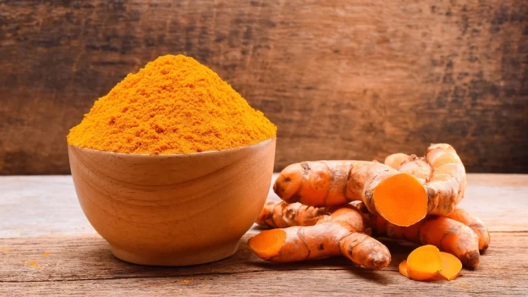پودر و ریشه زردچوبه