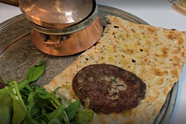 سرو بریانی با نان سنگک
