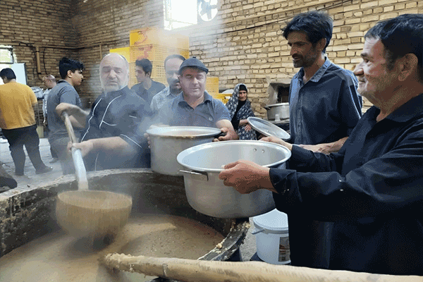 حلیم یکی از نذری های ماه محرم