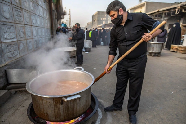 اضافه کردن پودر کاکائو و شکر به شیر