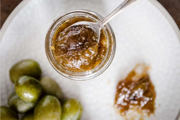 رب گوجه سبز در شیشه