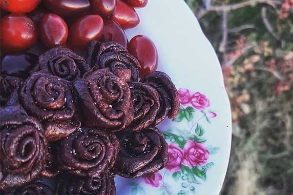 لواشک زغال اخته به شکل گل رز