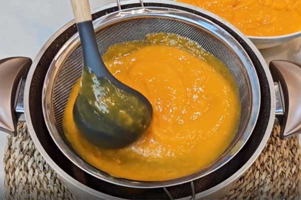 از صافی درست کردن انبه ها در طرز تهیه لواشک انبه