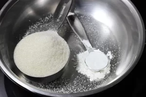 مخلوط شکر و نشاسته ذرت در تهیه بستنی با شیر