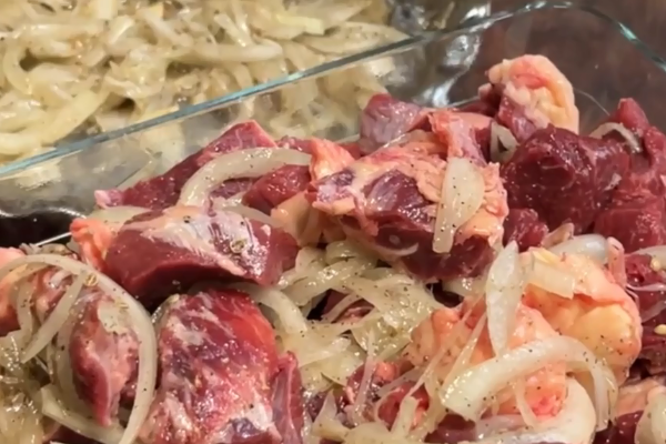 مرینیت کردن گوشت در طرز تهیه چنجه