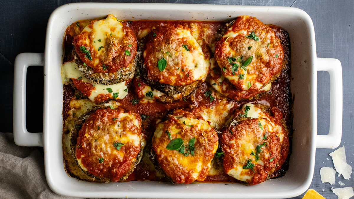 طرز تهیه بادمجان با پنیر پارمسان