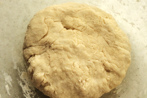 خمیر در تهیه رشته آش خانگی