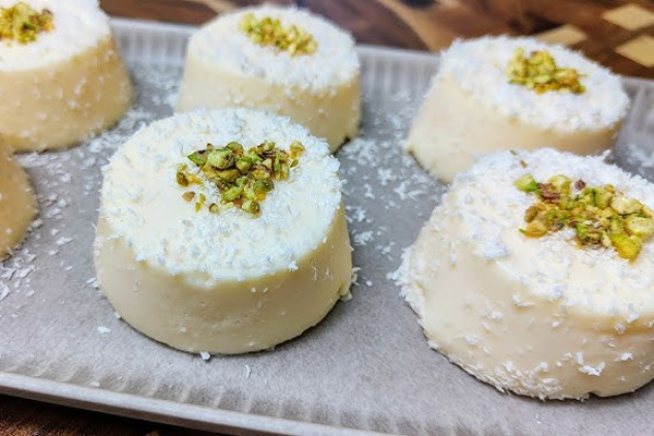 سرو و تزیین پودینگ بادام 