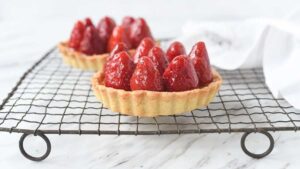 طرز تهیه تارت توت فرنگی