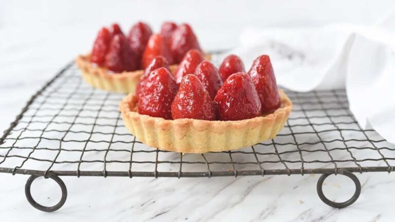 طرز تهیه تارت توت فرنگی