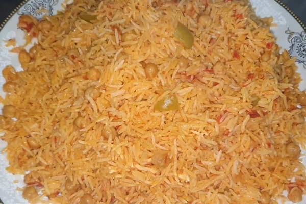 یک بشقاب نخود پلو افغانی