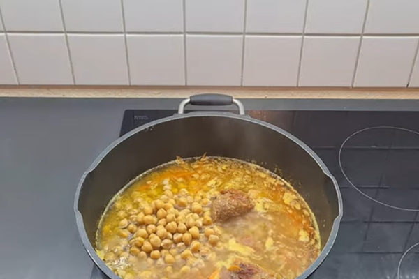 افزودن نخود به پلو ازبکی