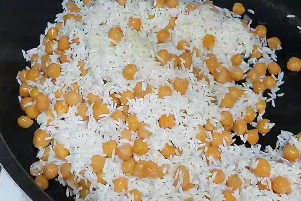 مخلوط نخود و برنج در طرز تهیه نخود پلو ترکی