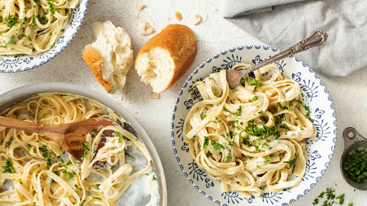 طرز تهیه پاستا آلفردو بدون پنیر پارمسان