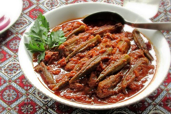 جلوگیری از لزج شدن بایمه در تهیه خورشت بامیه با گوشت چرخکرده