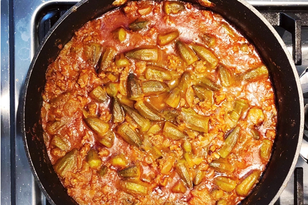 پخت خورشت بامیه با گوشت چرخ کرده